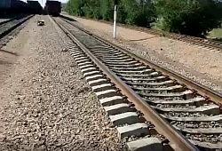 Прокладка стальной трубы под железной дорогой
